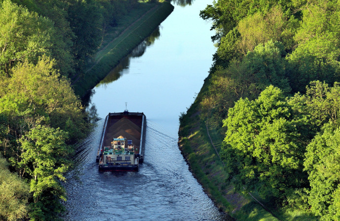 Diminuer les émissions de carbone de l’UE en augmentant la navigation en eau douce : quelles conséquences pour la biodiversité ?